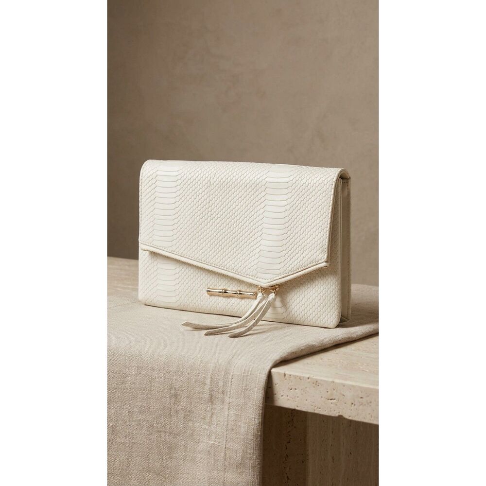 Elaine Turner White Snake-Embossed Clutch Wristlet | Like a New